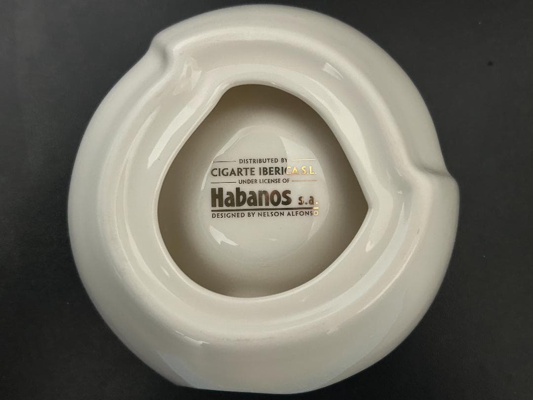 [新品未使用・希少]　TRINIDAD 置き型灰皿 陶器 ゴールドパターン