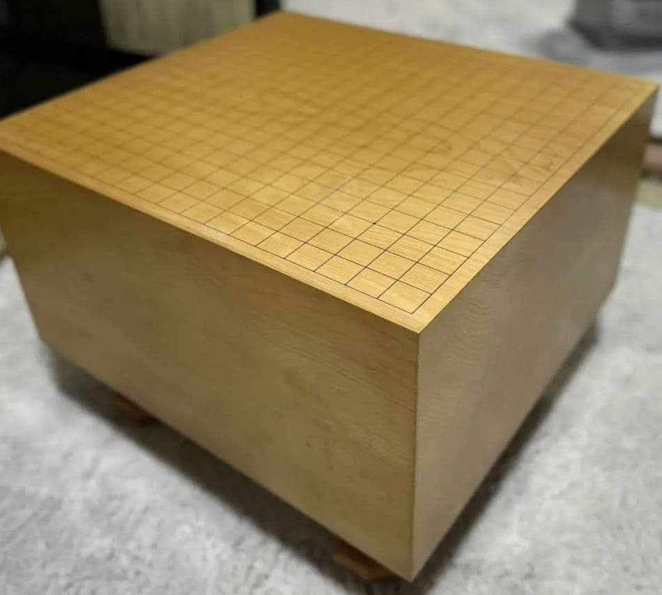 【囲碁】国産本榧　8寸極厚　板目　本蛤白石、那智黒34号