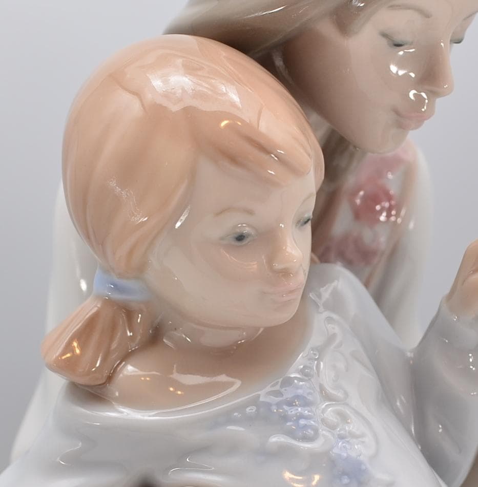 やさしさ　＃1527　★リヤドロ　スペイン　ポーセリン　光沢仕上げ　箱付き　絶版