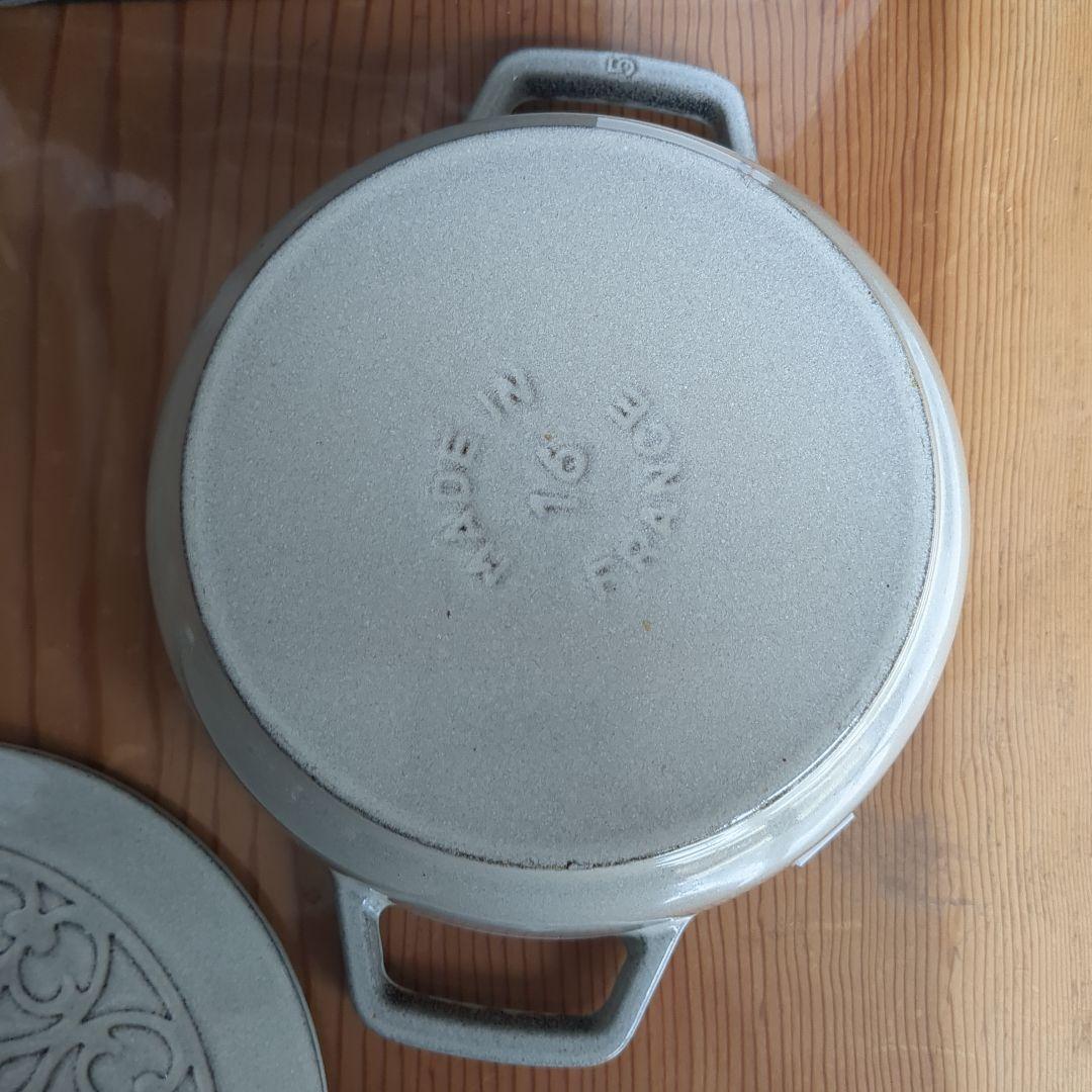 Staub カンパーニュlily 2個セット - メルカリ