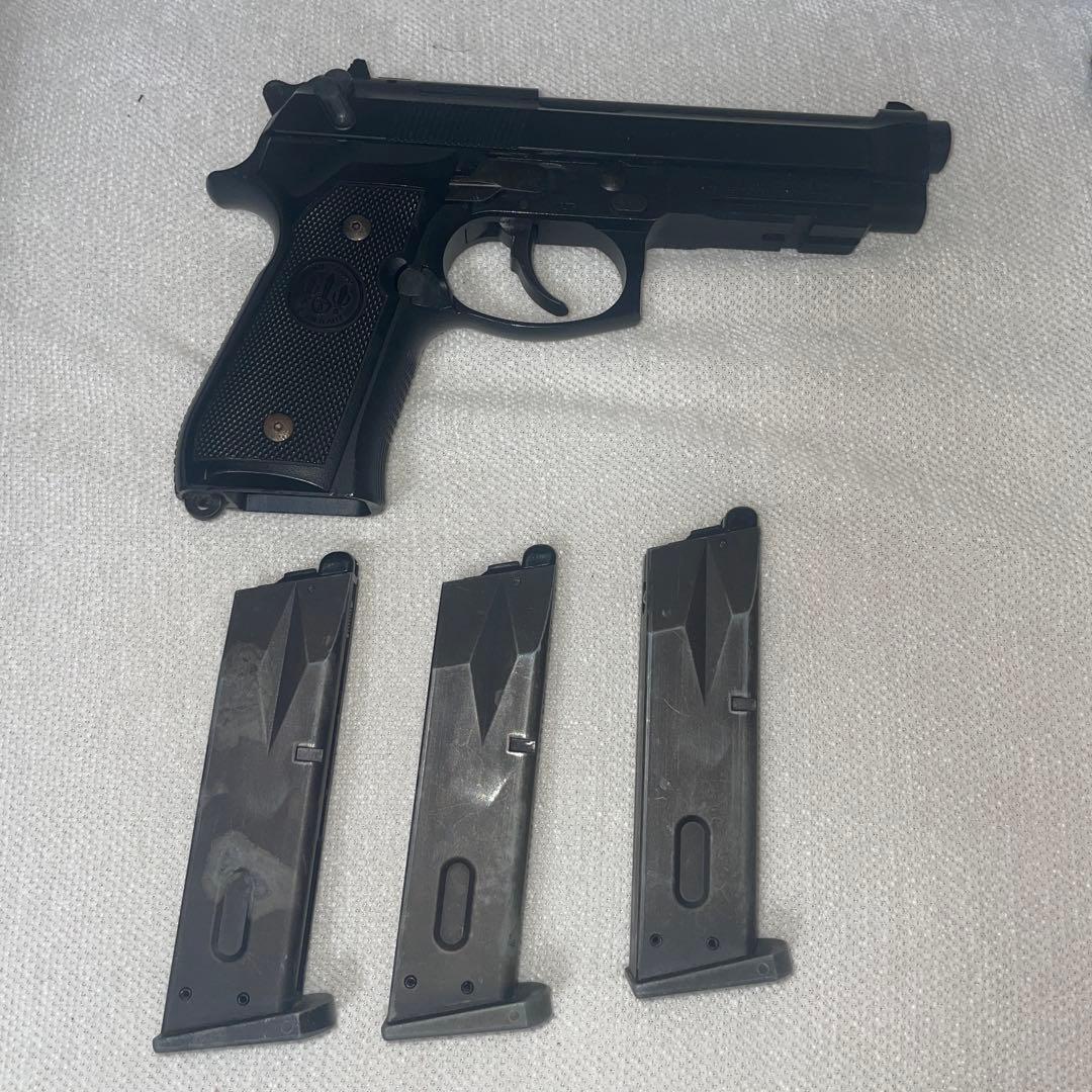 東京マルイ　ガスガンM9A1 マガジン3個付き　ホルスター2個付き