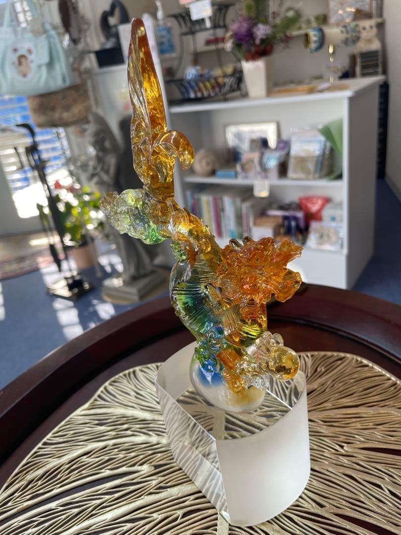 ガラス製　龍の置物