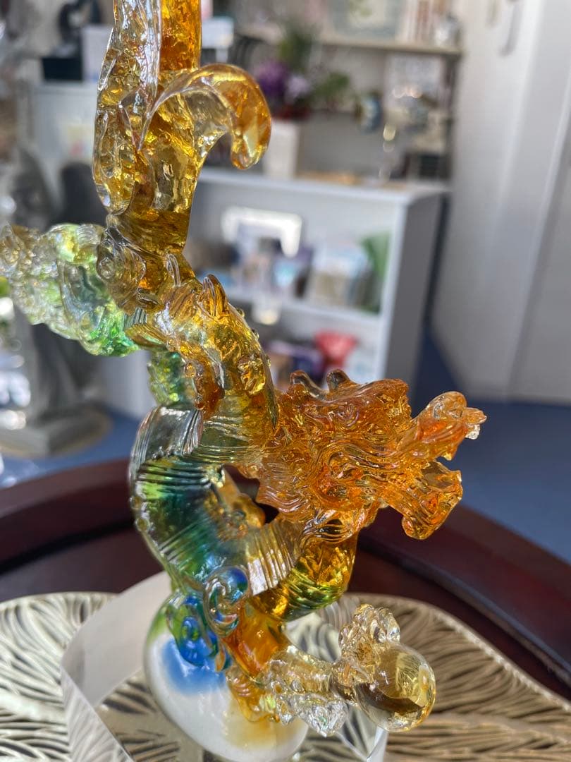 ガラス製　龍の置物