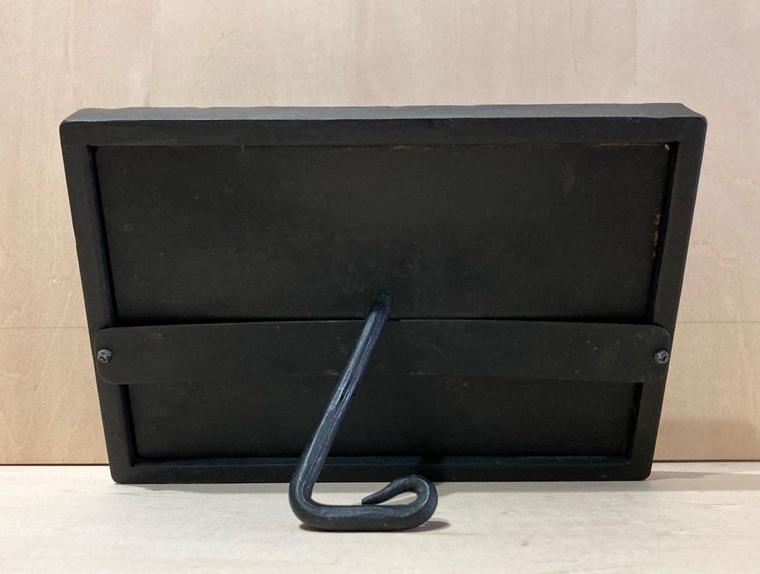 作者不詳●鉄の重厚感のあるお洒落な 写真立てです！●