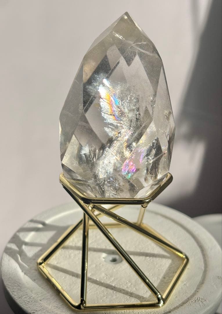 《爆虹羽根状レインボー》多面カット クリアクォーツ