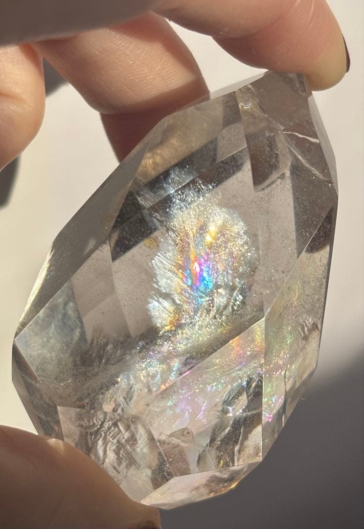 《爆虹羽根状レインボー》多面カット クリアクォーツ