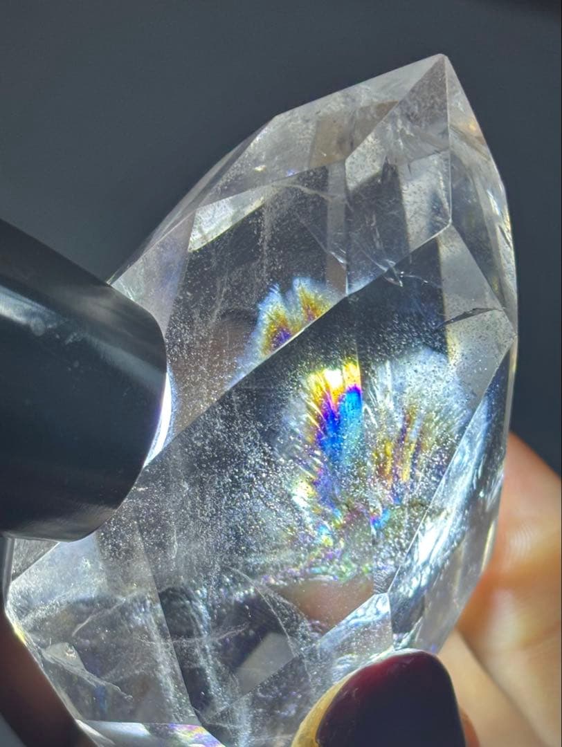 《爆虹羽根状レインボー》多面カット クリアクォーツ