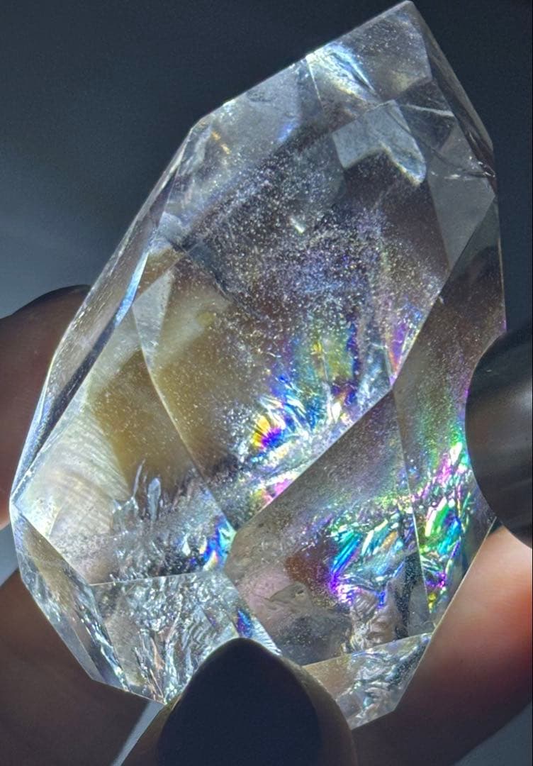 《爆虹羽根状レインボー》多面カット クリアクォーツ