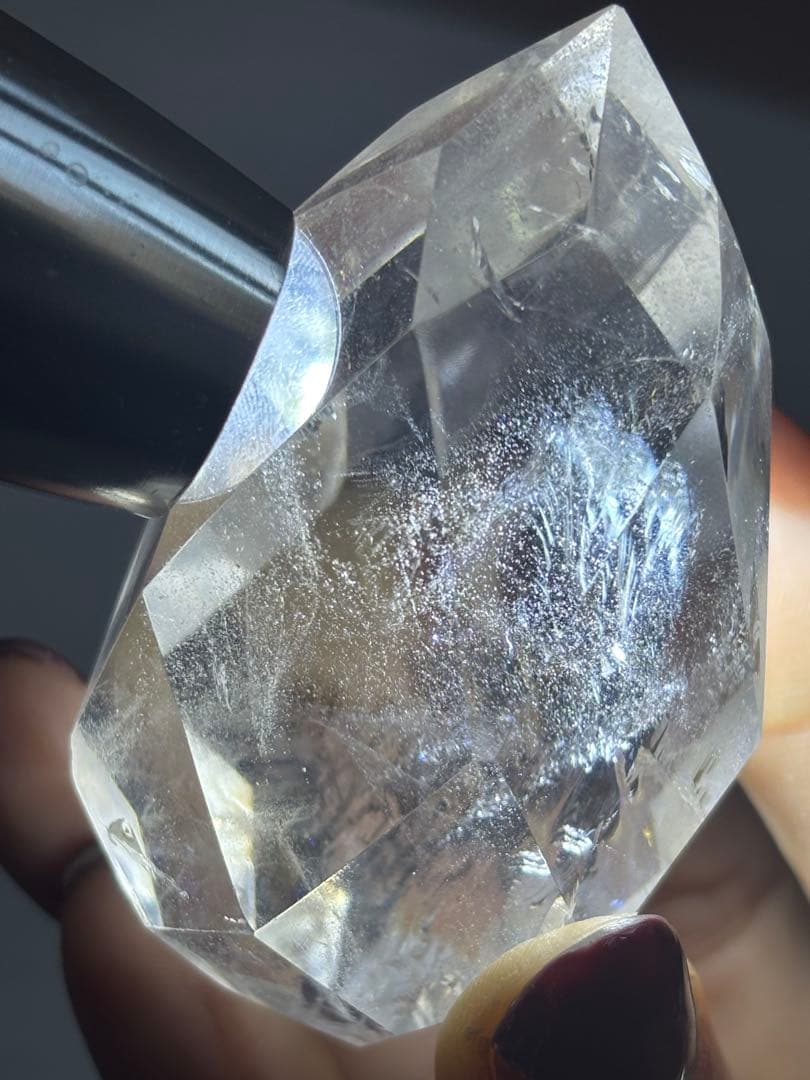 《爆虹羽根状レインボー》多面カット クリアクォーツ