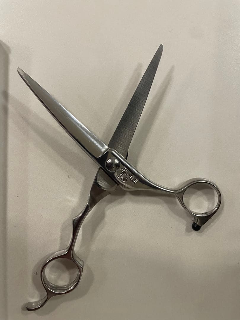 セヴァスチャン(ウェラ)シザー