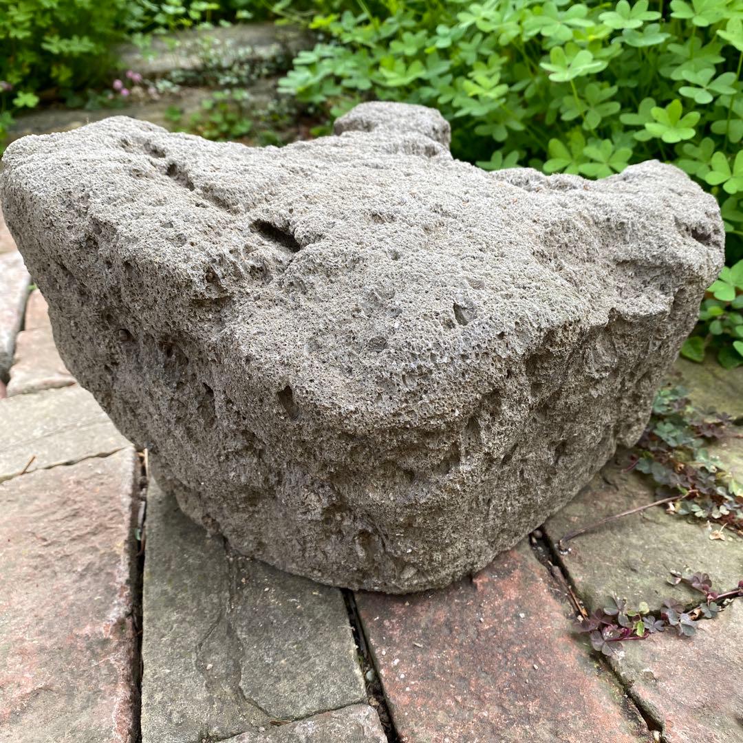 溶岩石　高15-17cm 庭石　鑑賞　アクアリウム　ガーデニング　置物　オブジェ