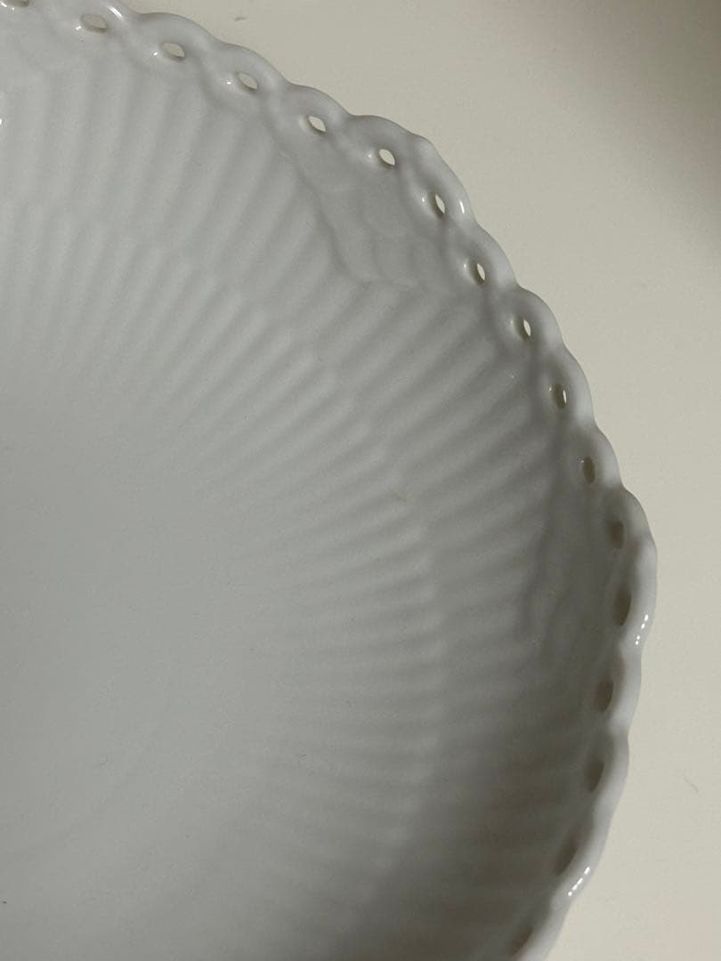 貴重　ロイヤルコペンハーゲン ホワイトフルーテッドフルレースディッシュ足付き