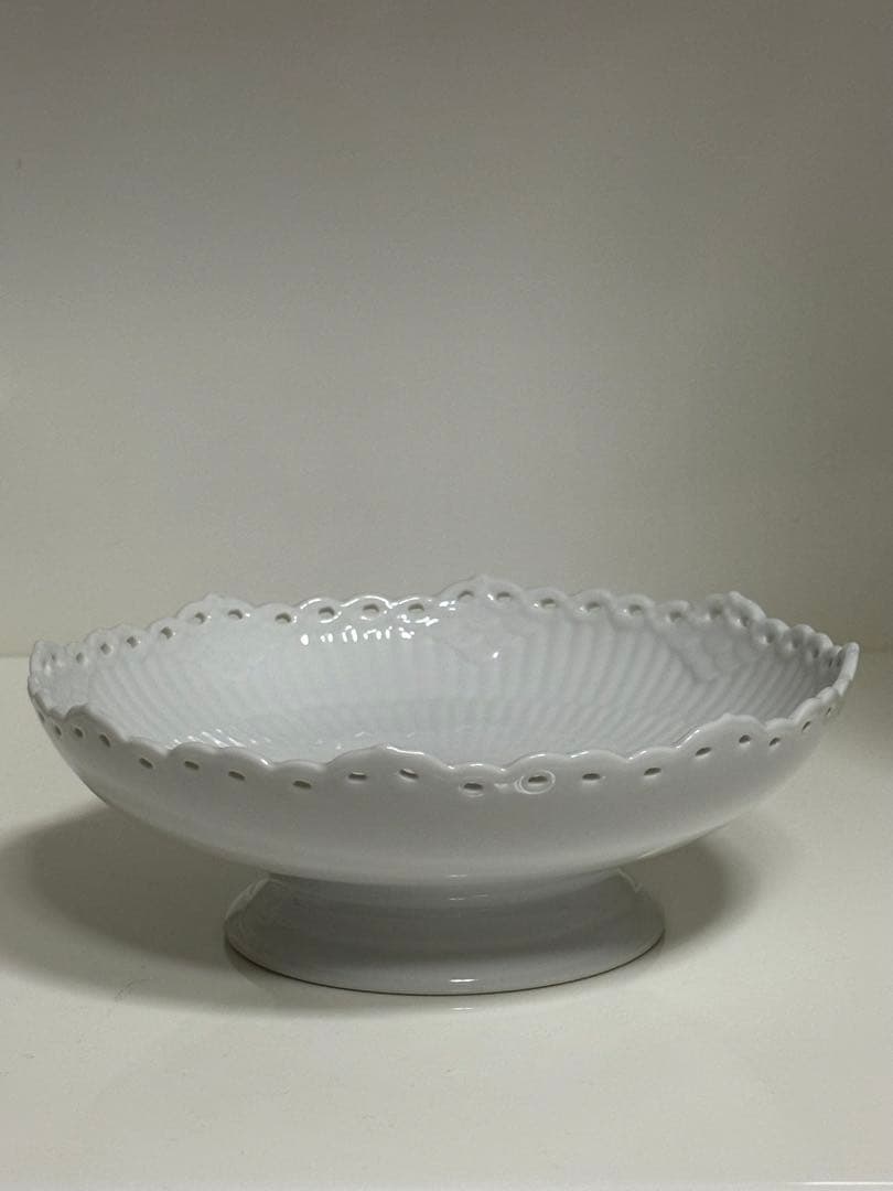 貴重　ロイヤルコペンハーゲン ホワイトフルーテッドフルレースディッシュ足付き