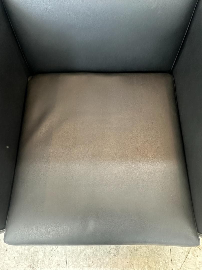 LC2　1人掛けソファ　チェア　ル・コルビジェ　リプロダクト　合革　ブラック