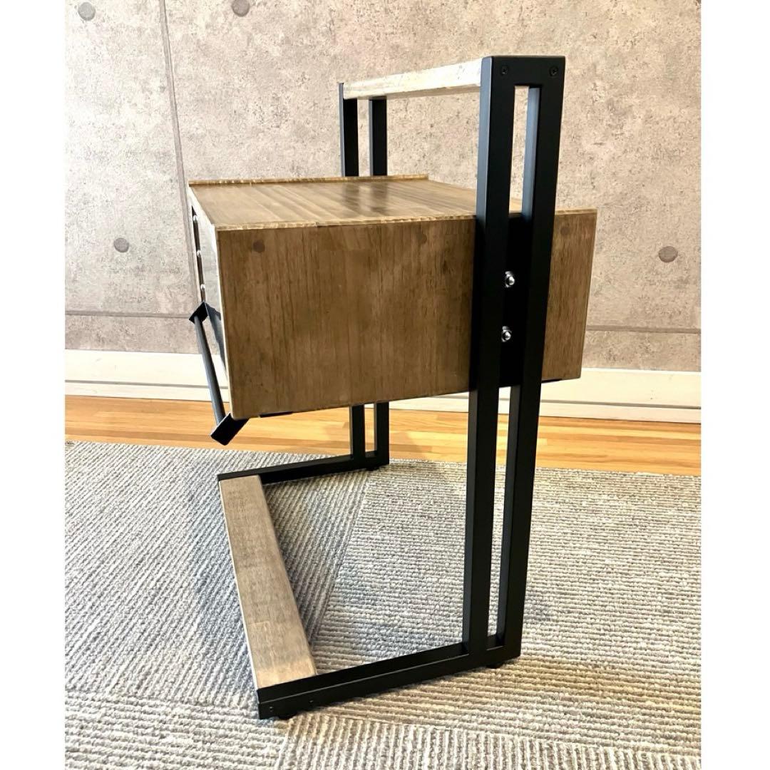 ベッドサイドテーブル / ナイトテーブル