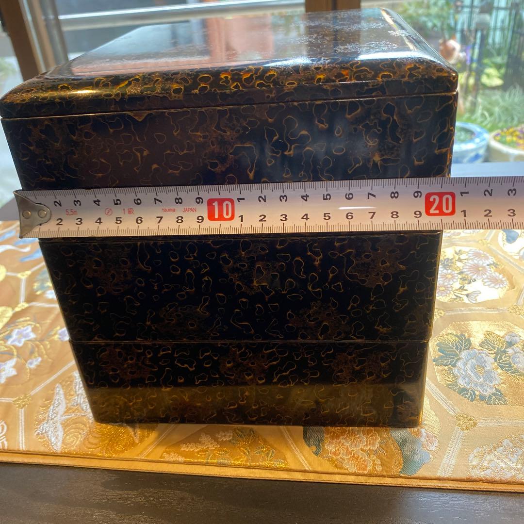 津軽塗り重箱 津軽塗本来の色合いです。