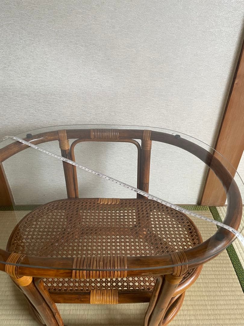 美品　ラタン二段式円形テーブル　天板ガラス　ガラステーブル　サイドチェスト