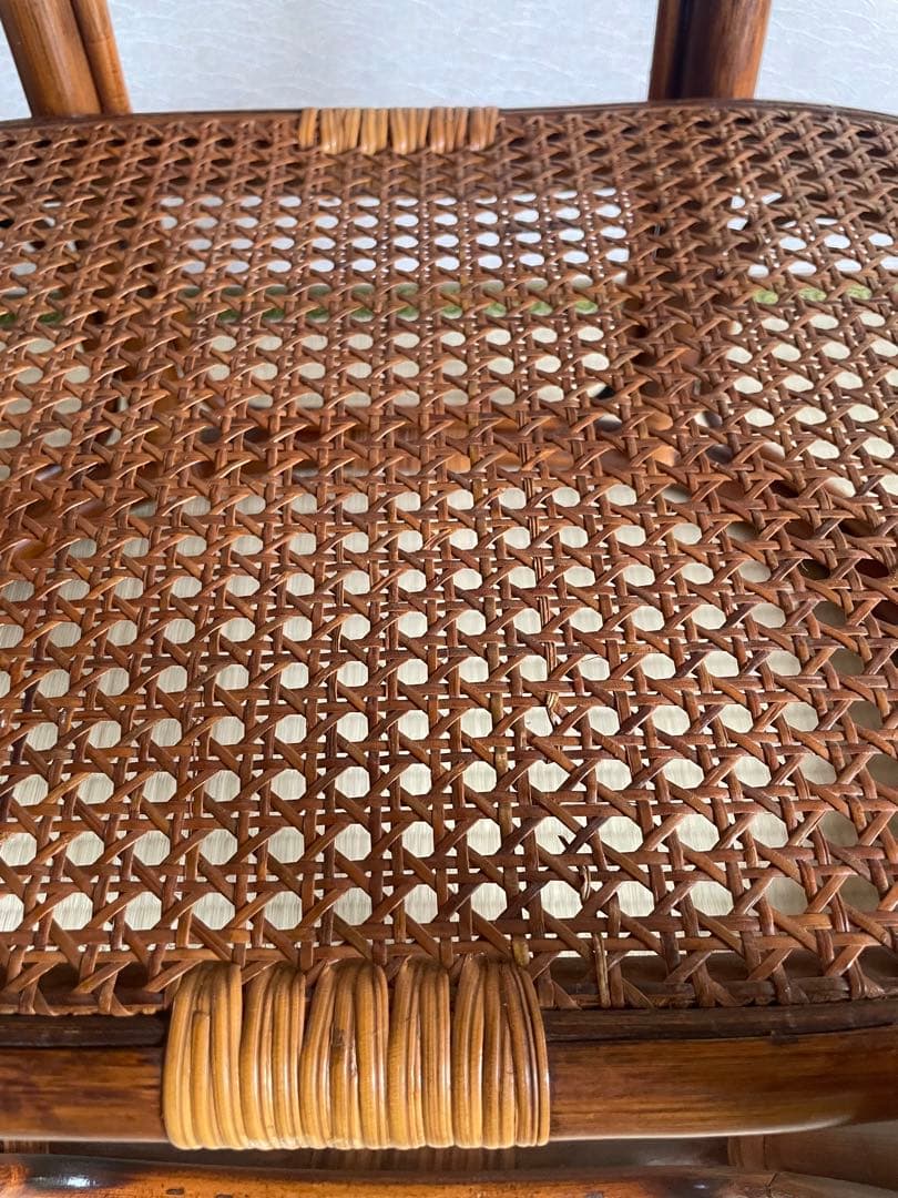 美品　ラタン二段式円形テーブル　天板ガラス　ガラステーブル　サイドチェスト