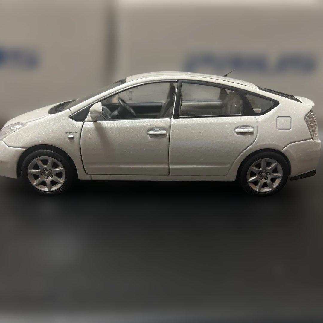 非売品　トヨタ　プリウス　カラーサンプル　ホワイトパールクリスタルシャイン