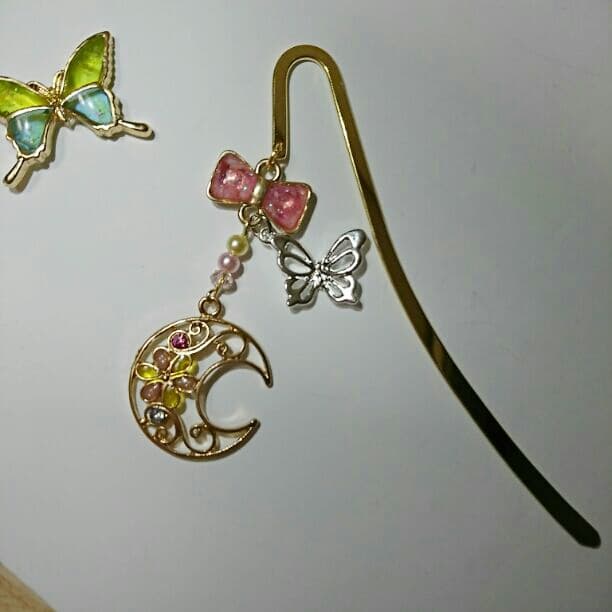 再販可能♪ 月 と 蝶々 の ブックマーカー (ゴールドorシルバー)