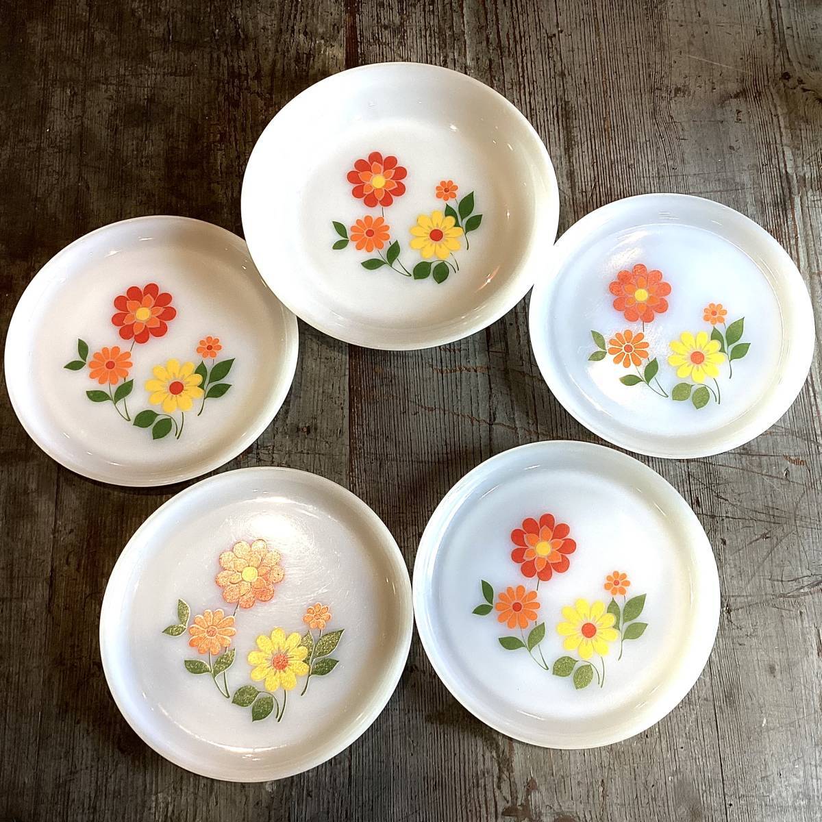 ☆Arcopal/アルコパル/フランス製/ミルクガラス/5枚セット/花柄