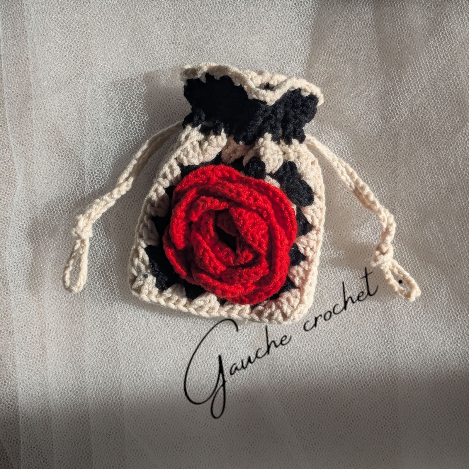 バラのかぎ編みポーチ 1 / コットン ハンドメイド かぎ針編み フラワー