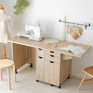 ミシン台(オーク)伸縮タイプで折りたためるコンパクトサイズ。幅64.5