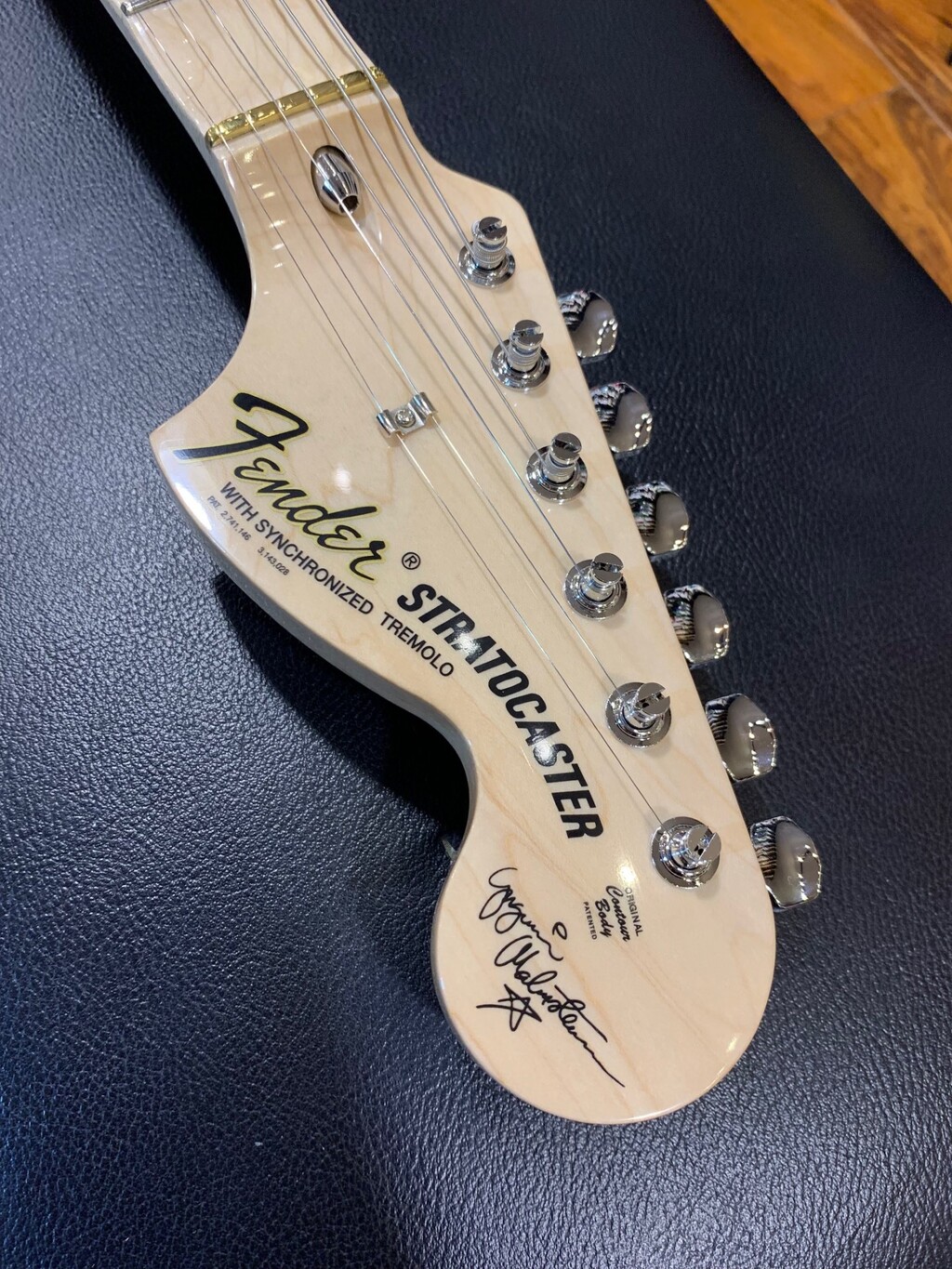 Fender Made in Japan Yngwie Malmsteen Stratocaster (Yellow White