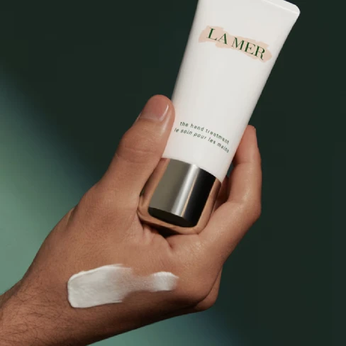La Mer The Hand Treatment - SweetCare United States