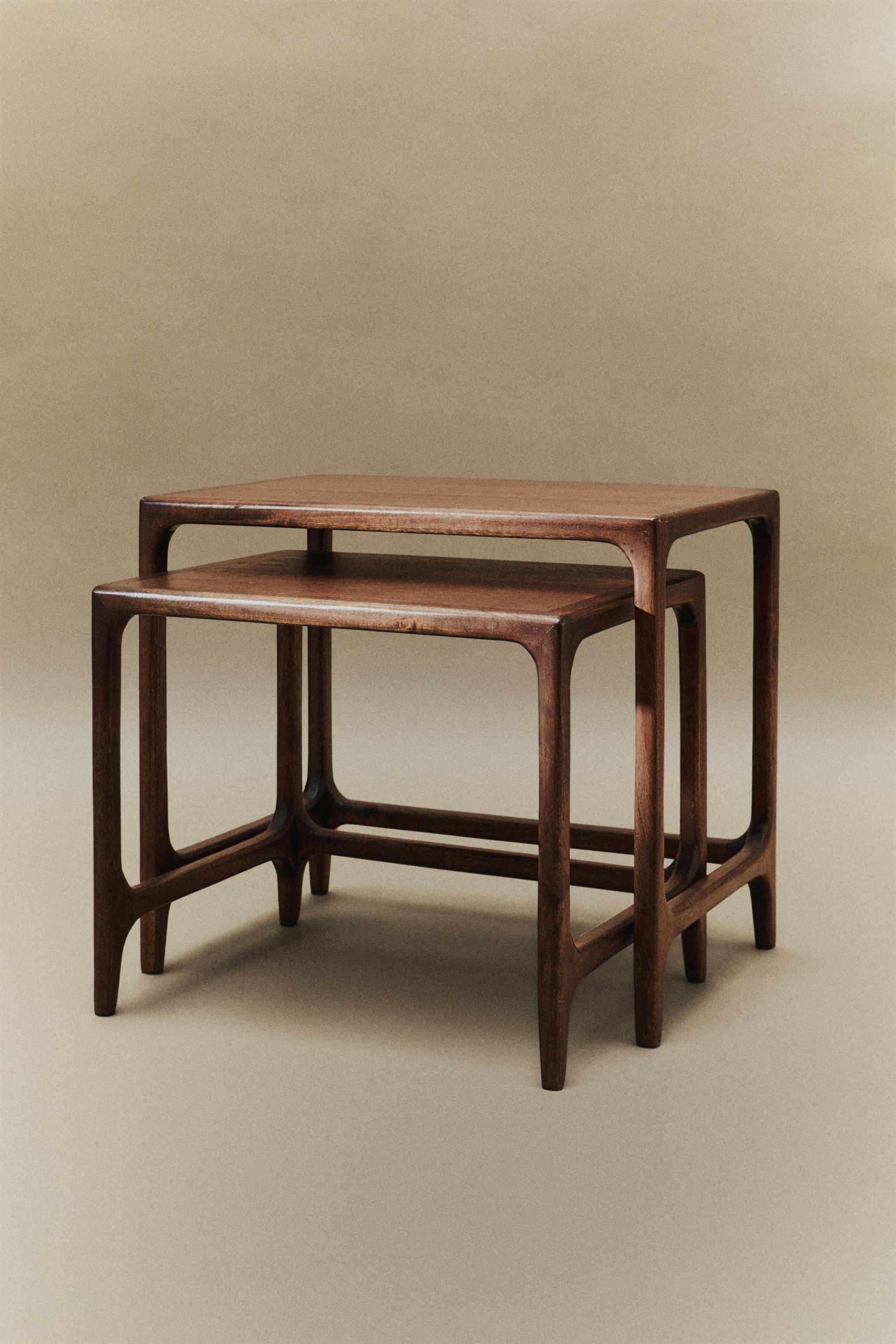 ウッド ネスト サイドテーブル (2個セット) - ダークブラウン | ZARA