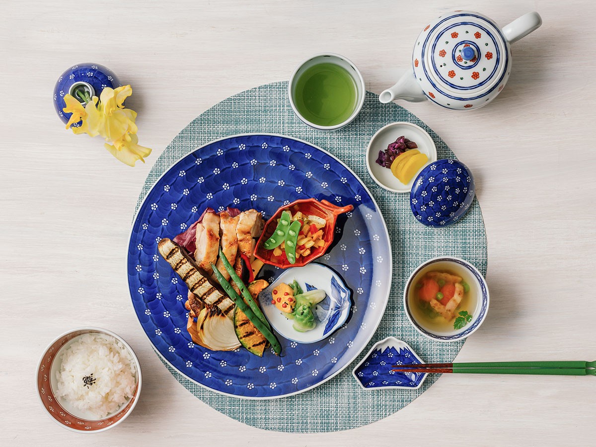 源右衛門窯 染付梅地紋 皿 / げんえもんがま 染付梅地紋 皿 直径24cm