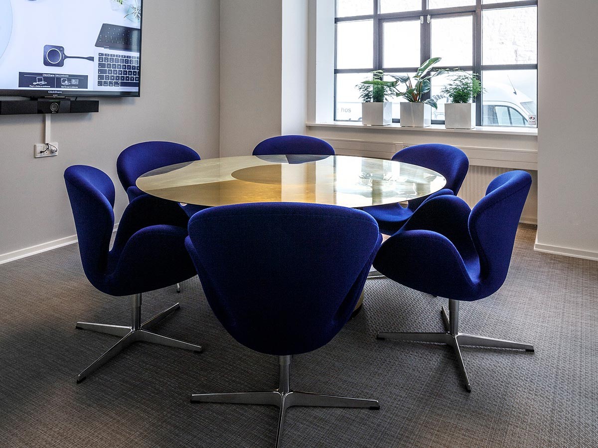 FRITZ HANSEN Right Now Delivery SWAN / フリッツ・ハンセン スワン