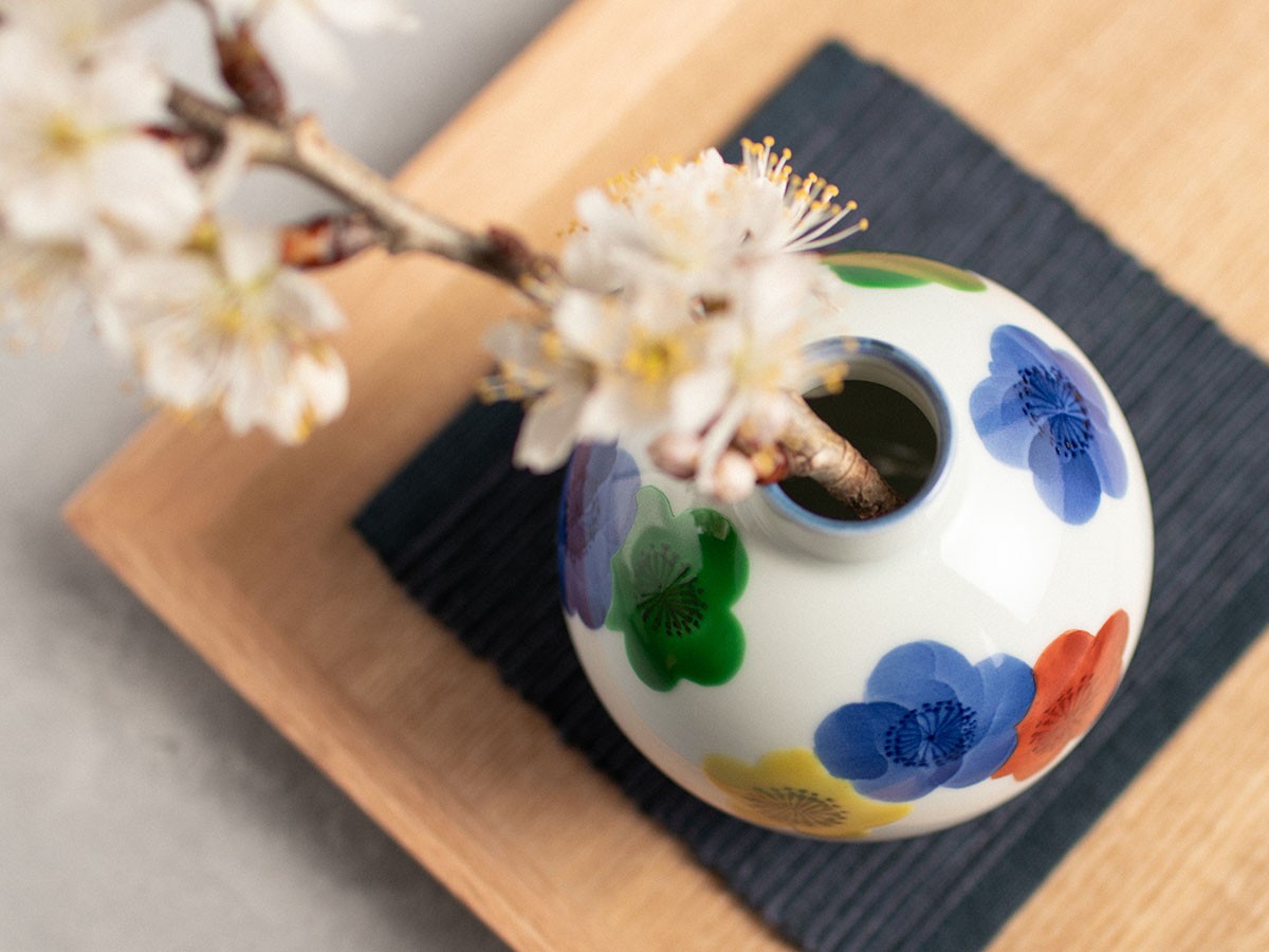 源右衛門窯 染錦更紗手花蝶文 小花瓶 / げんえもんがま 染錦更紗手花蝶