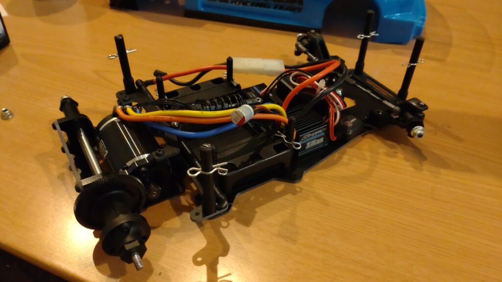 今日のラジコン 11/20 : KAWADA M300GT2 でひたすら走った朝 | スー