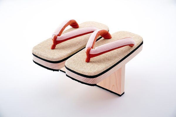 大幅アップデートで履き心地が格段に向上！「一本歯下駄fraing」の