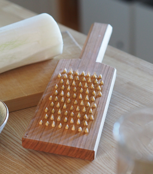 松田美智子の自在道具/うばざくら鬼おろし -おろしやすく水が出ない