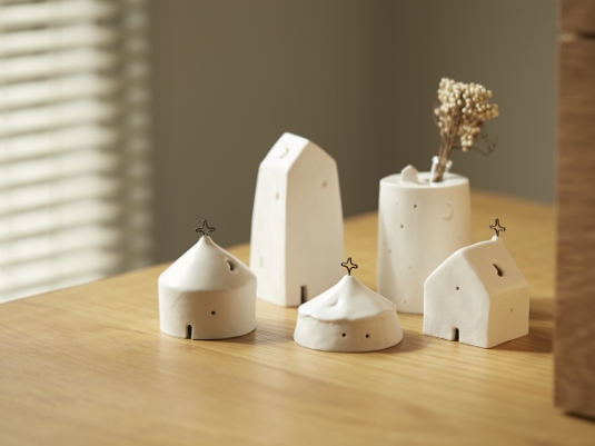 h.u.g/灯りのオブジェ yozora -一輪挿しにもなる三日月がぼんやり