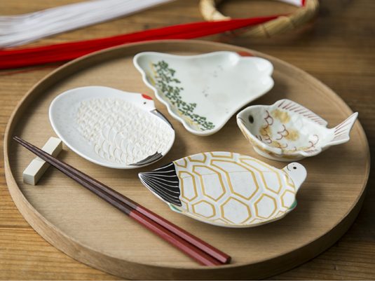 幸楽窯 松葉型前菜皿 -いつものおかずを料亭気分で盛り付けたくなる