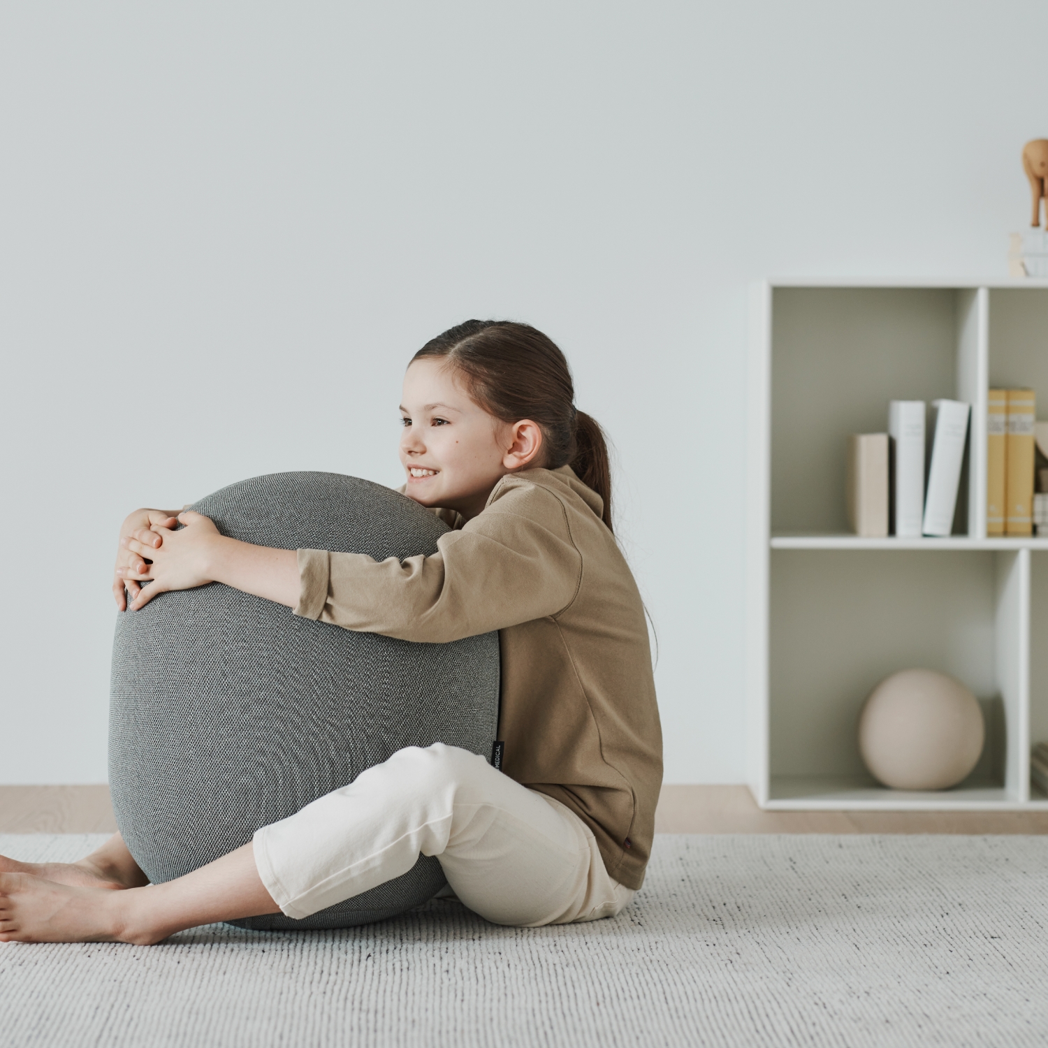 ＆MEDICAL/MALLOW オーバルバランスボール ミニ ニット -小柄な方でも