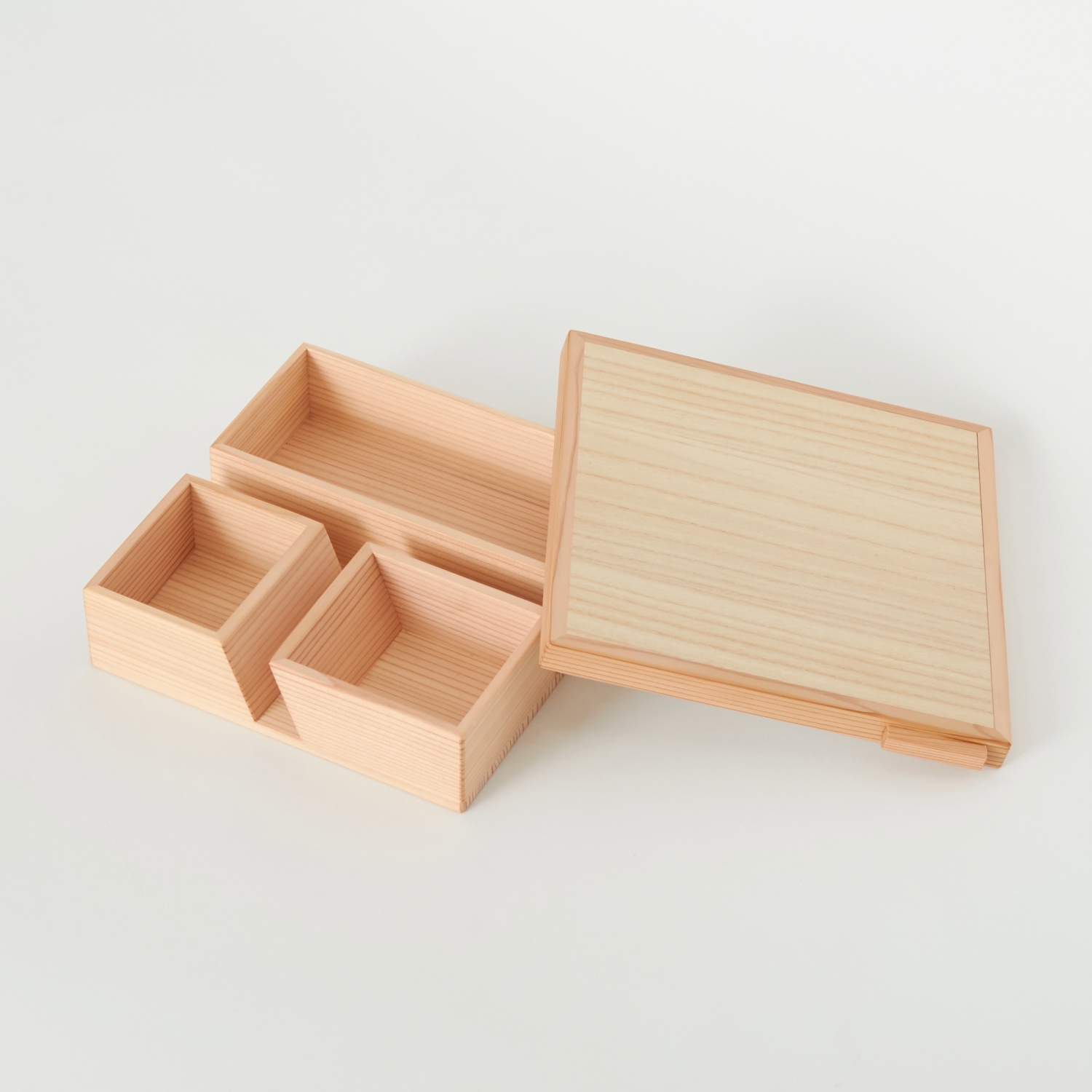 増田桐箱店/ミラーボックス -これ一つで好きな場所を身支度スペースに