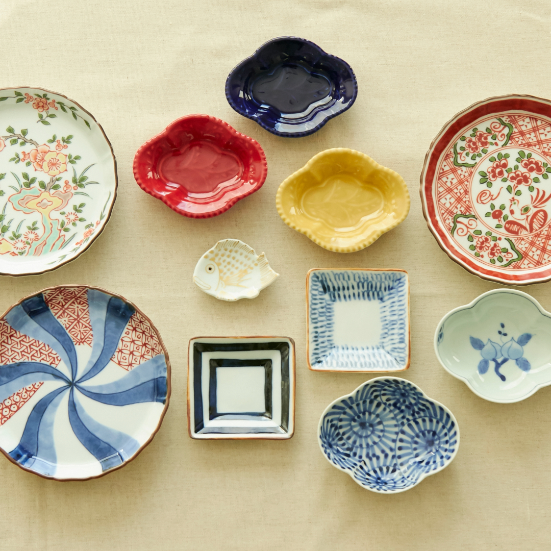 与山窯 桔梗渕4.5寸皿 呉須赤絵地文に鳥 -ハレの日の席を彩り豊かに