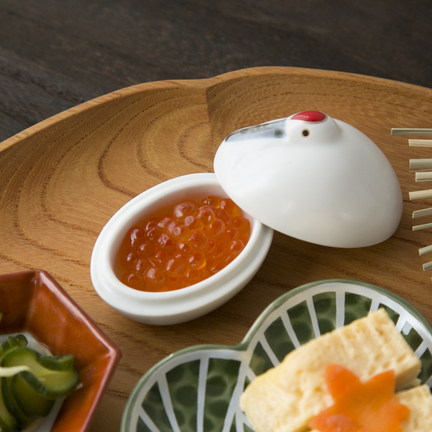 幸楽窯 錦雪衣鶴型 小蓋物 -おめでたい鶴をかたどった蓋付きの器