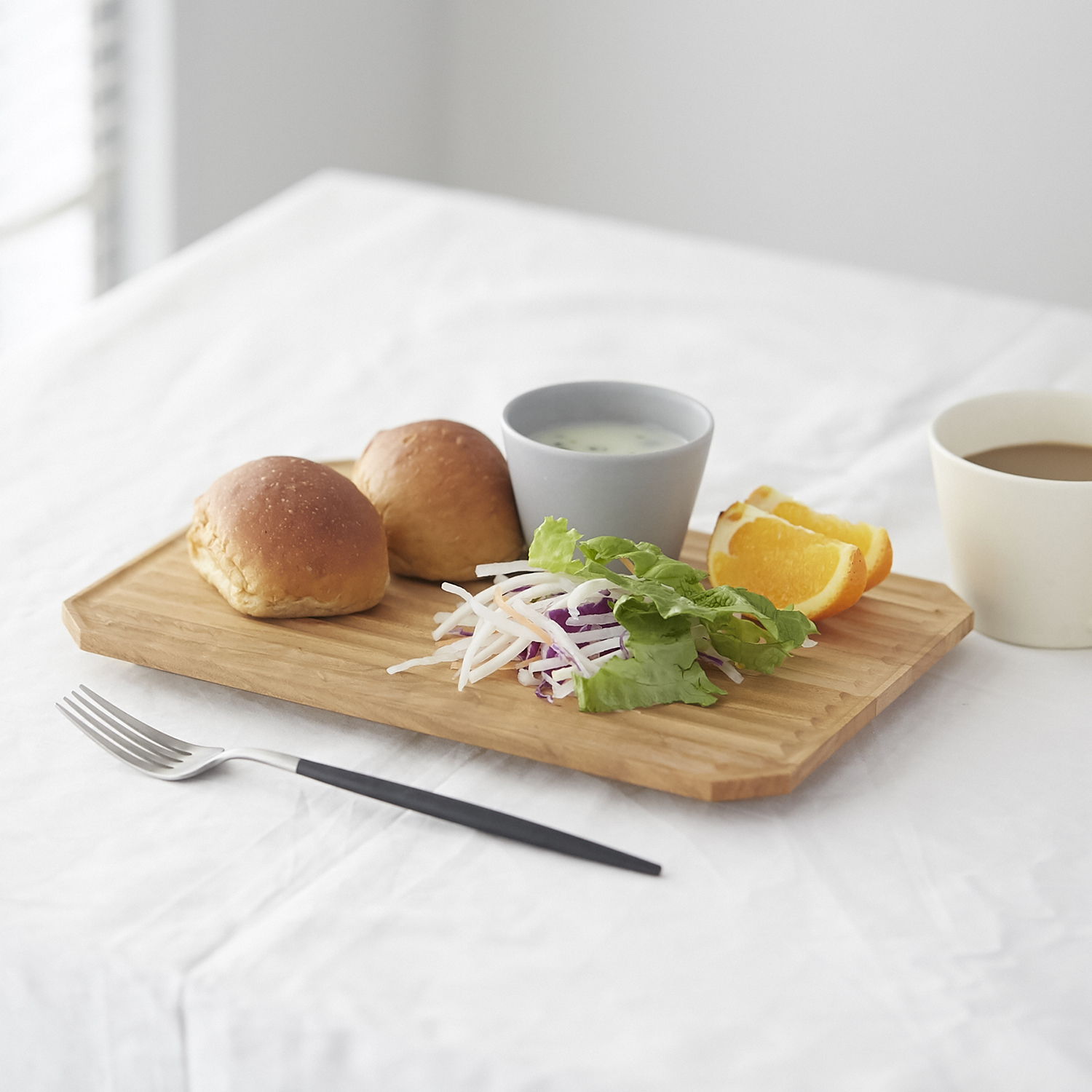 四十沢木材工芸/KITO ブランチボード -お盆とお皿を一枚で兼ねる、木製