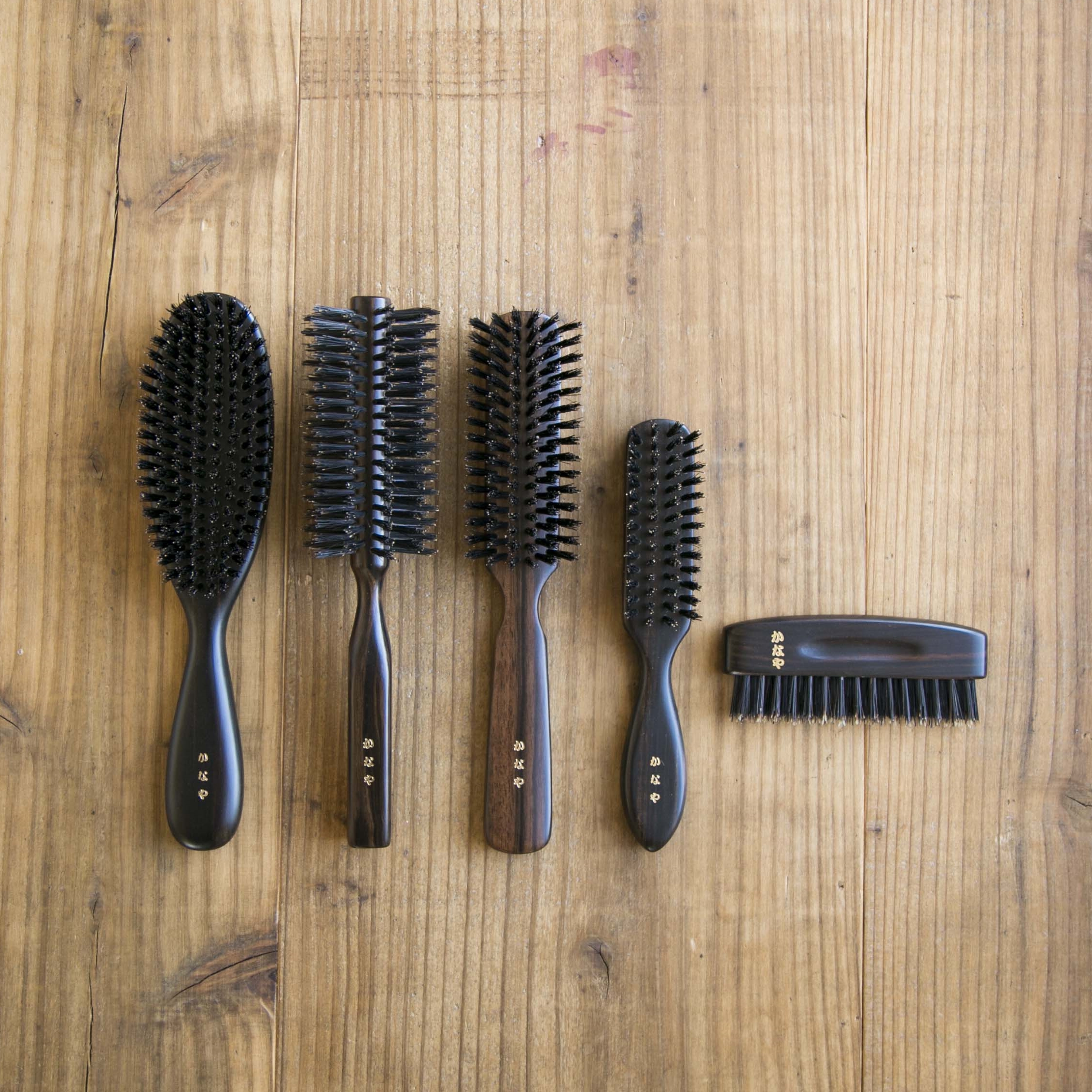 かなや刷子/ヘアーブラシ オーバル -頭スッキリ、梳いた後のまとまりが