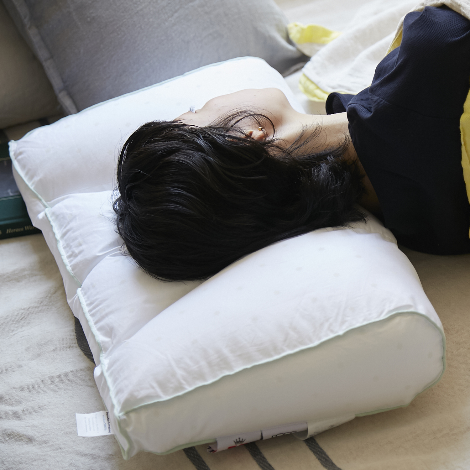 ノルディックスリープ/カイロプラクティックピロー カバー付き S -首に