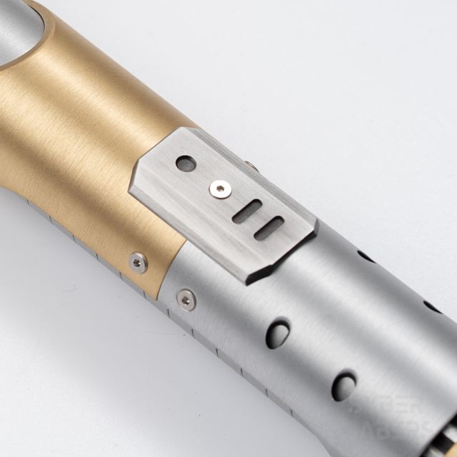 ELF SABERS MANDALORIAN HERO CUSTOM LIGHTSABER | SYBERSABERS