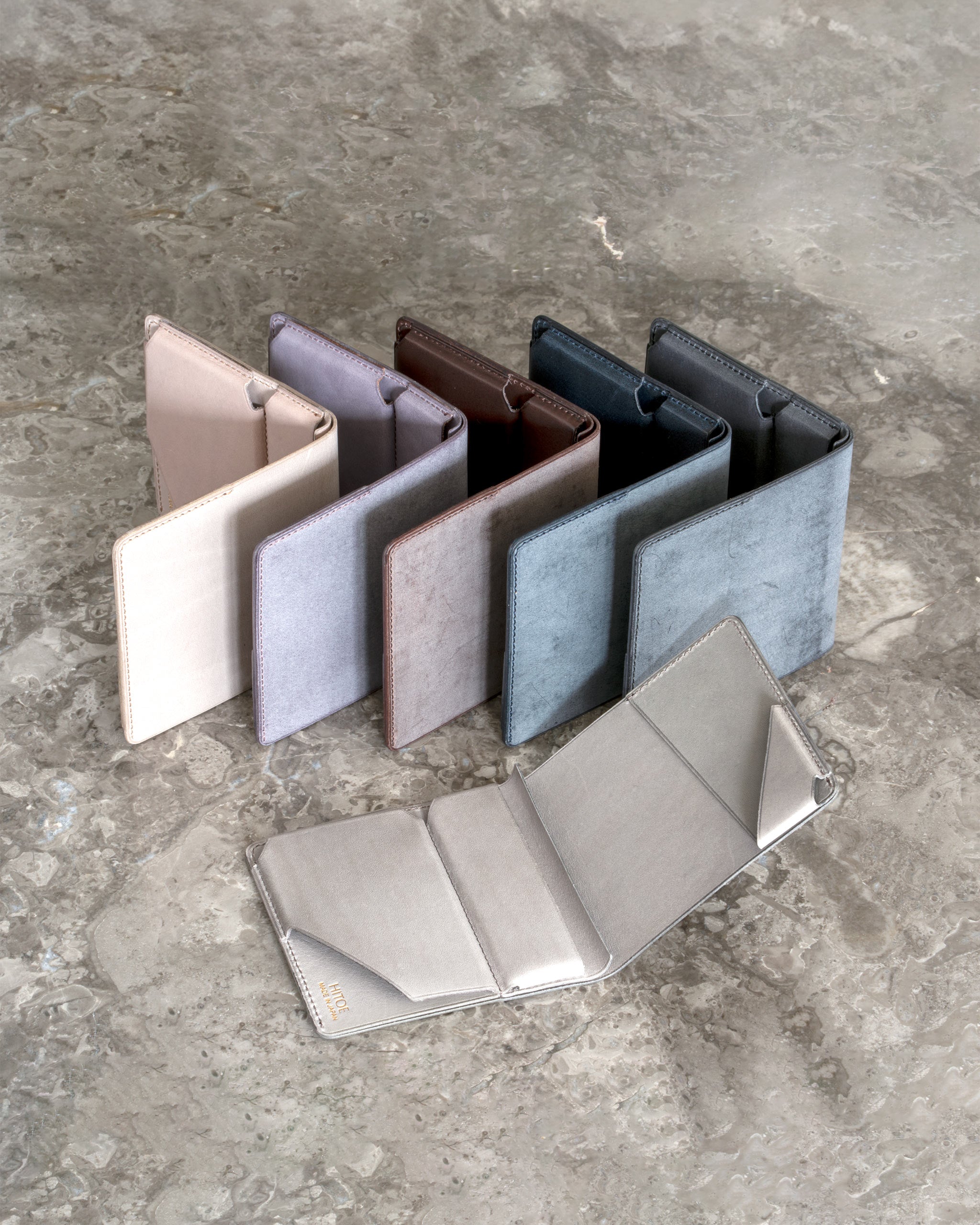 The misty look created by white wax Hitoe® Fold Less - Foschia